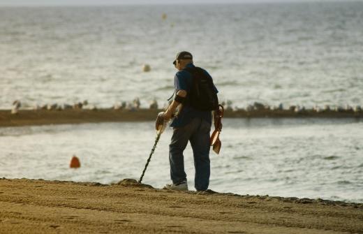 Beachcombers' metal detectors use gaussmeters.