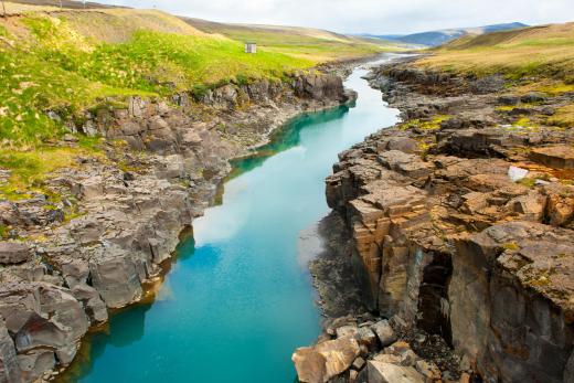 Embankments are sometimes used to prevent rivers from flooding onto nearby land.