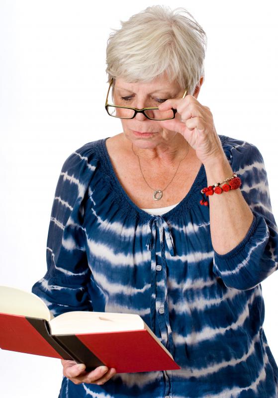 What is a Monocular Microscope? (with pictures)